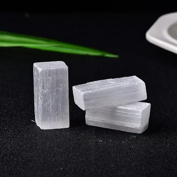 Naturlige Hvidt Selenite Crystal Stick Chips Gips Kvarts Rå Mineraler Reiki Prøven Punkt Healing Sten DIY Gifi