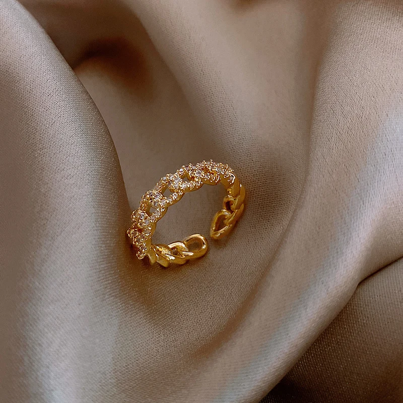 Koreansk mode smykker udsøgt kobber indlagt zircon hule twisted ring elegante kvinder bryllupsfest åbning justerbar ring 2