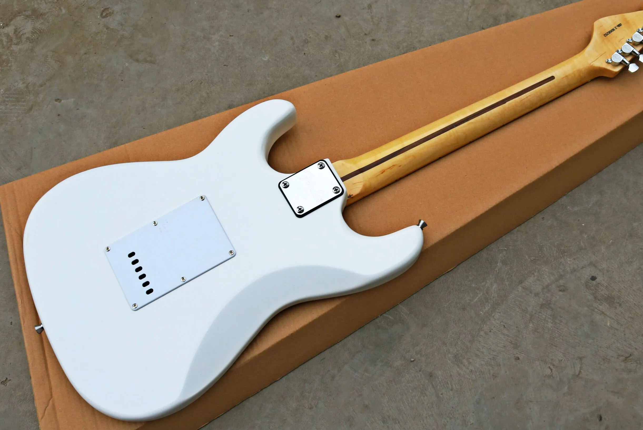 Høj kvalitet FDST-1006 hvid farve solid body med hvide pickguard ahorn gribebræt elektrisk guitar, Gratis fragt 5